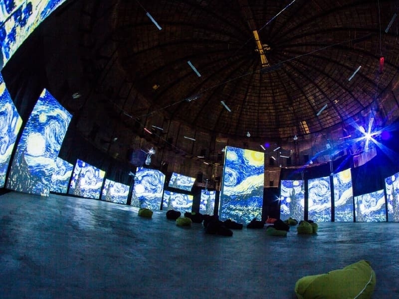 Хай-тек галерея в Паттайе «Хеллоу Ван Гог!».