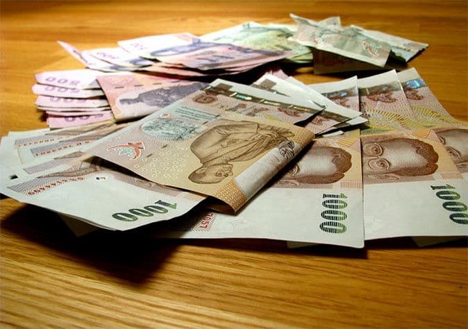 Таиланд. Новости: Богачи, иностранцы и мертвецы могли получить финансовую помощь на Новый год