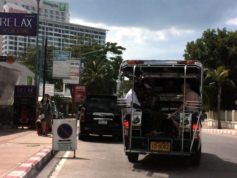 Новости. Таиланд: Водители маршруток проигнорировали новые военные ПДД.