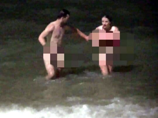 Таиланд. Новости: В Паттайе арестовали пару фарангов, купавшихся в море голышом.