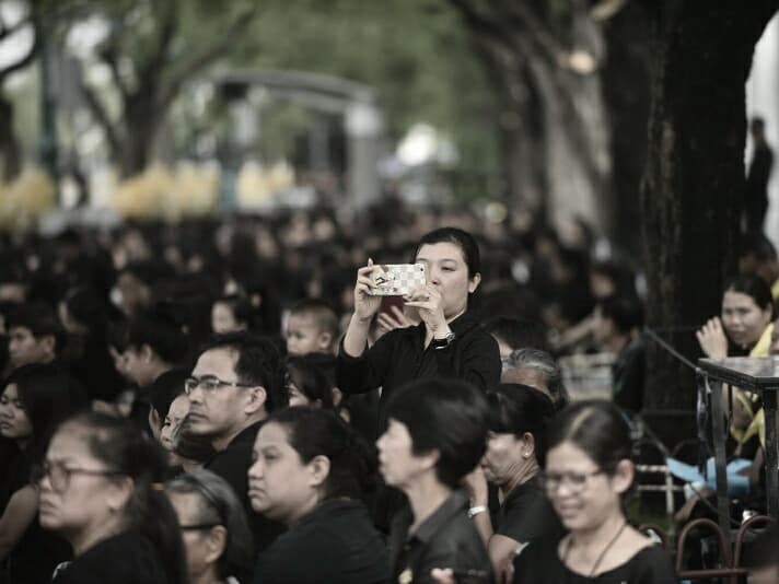 Таиланд. Новости: Три тайских СМИ лишились прав транслировать церемонию королевских похорон.