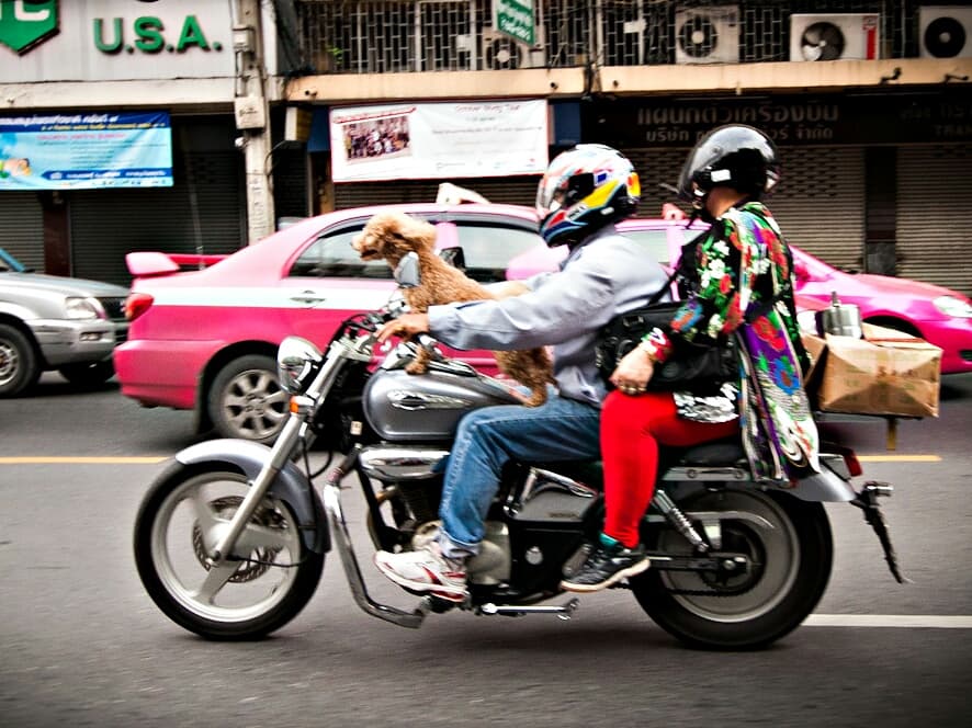 Тайланд. Новости: За езду на мотоцикле без шлема могут оштрафовать.