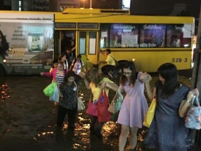 Названы причины, почему Бангкок страдает от ежедневных наводнений.