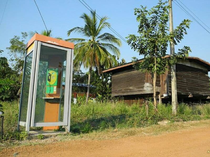В телефонных будках Таиланда установят Wi-Fi и дефибриляторы.