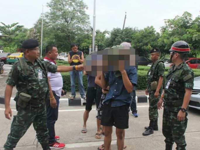 В Бангкоке арестованы шутники, устраивавшие розыгрыш со стрельбой на остановках.