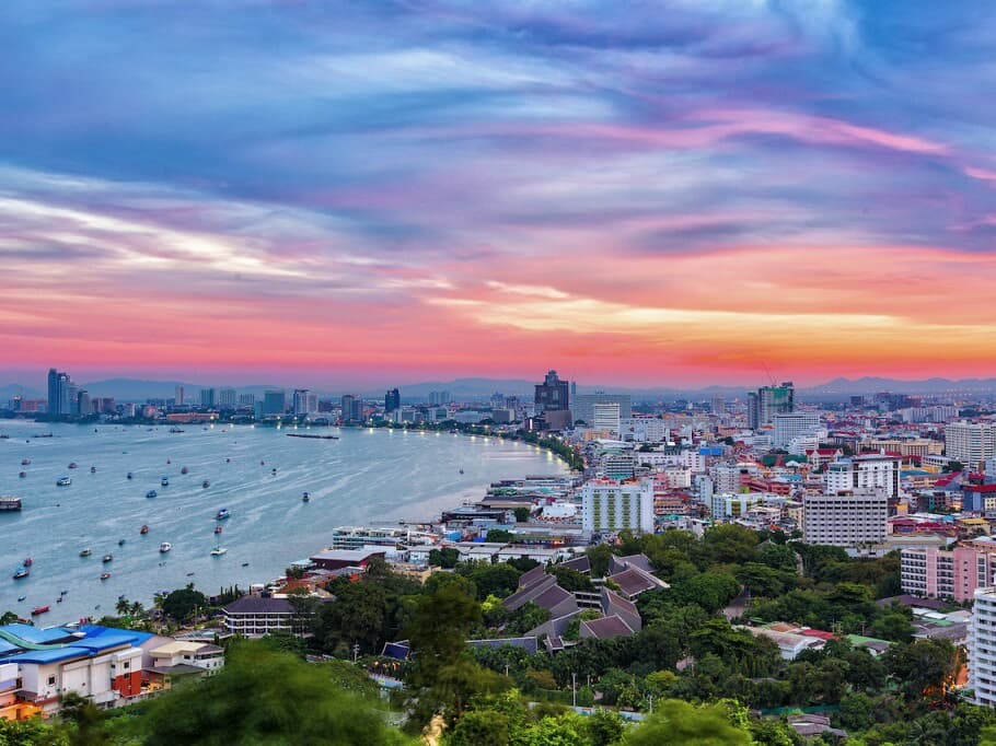 В Паттайе арестована банда, которая продавала фальшивые северокорейские деньги. В Паттайе арестована банда, которая продавала фальшивые северокорейские деньги.