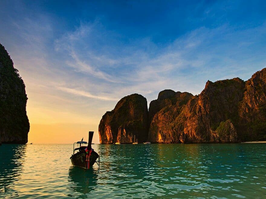 Открытие бухты Майя всё ещё под вопросом, хотя кораллы подают признаки жизни. Открытие бухты Майя всё ещё под вопросом, хотя кораллы подают признаки жизни.