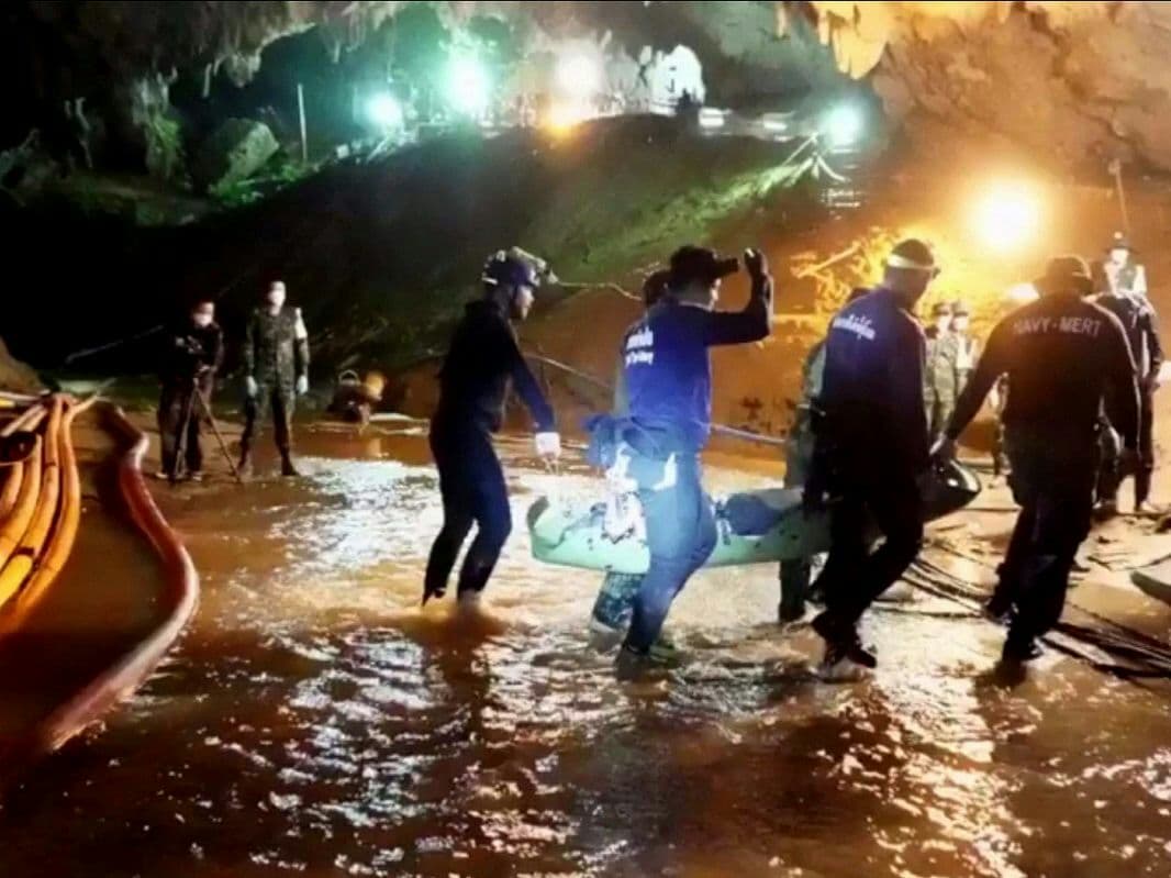 В ноябре начнут снимать фильм о спасательной операции в пещере Там-Луанг. 