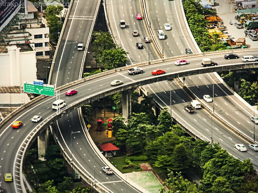 В Бангкоке мотоциклисты протестуют против запрета на езду по туннелям и эстакадам. В Бангкоке мотоциклисты протестуют против запрета на езду по туннелям и эстакадам.
