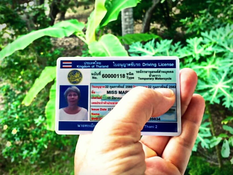 Студент заработал миллионы на продаже фальшивых водительских прав в Facebook.