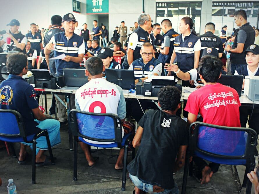 В ходе последней еженедельной облавы на нелегалов арестовано 542 иностранца. В ходе последней еженедельной облавы на нелегалов арестовано 542 иностранца.