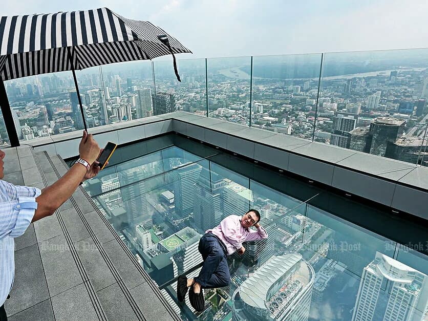 Самый высокий небоскреб Таиланда открыл прозрачную смотровую площадку.