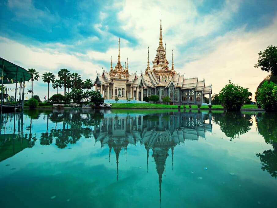 Бесплатные визы привлекли иностранных туристов на север Таиланда. Бесплатные визы привлекли иностранных туристов на север Таиланда.