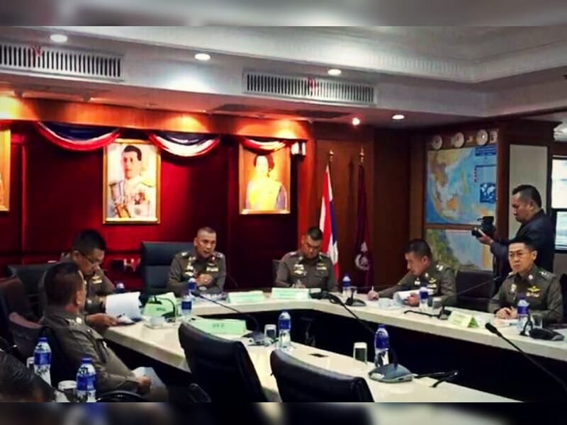 55 тысяч копов будут следить за безопасностью во время фестиваля Лой-Кратонг. 55 тысяч копов будут следить за безопасностью во время фестиваля Лой-Кратонг.