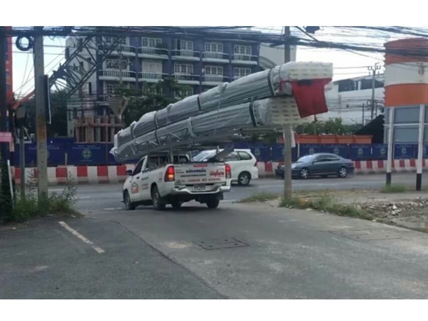 В интернете посмеялись над самым перегруженным пикапом в мире.