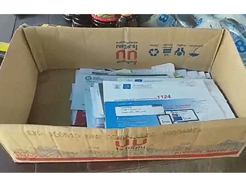Почта Таиланда выбрасывает письма, которые не выглядят важными.