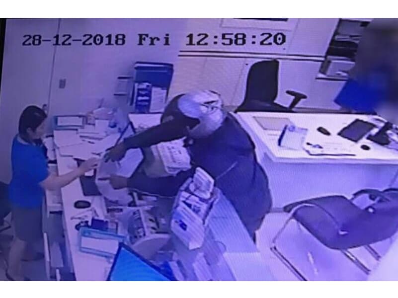 В Клонг-Тане мотоциклист ограбил Тайский военный банк.