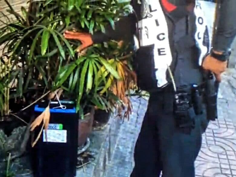 Тайланд. Новости: В Бангкоке рядом с банкоматом нашли кассету с 1,5 млн бат. Тайланд. Новости: В Бангкоке рядом с банкоматом нашли кассету с 1,5 млн бат.