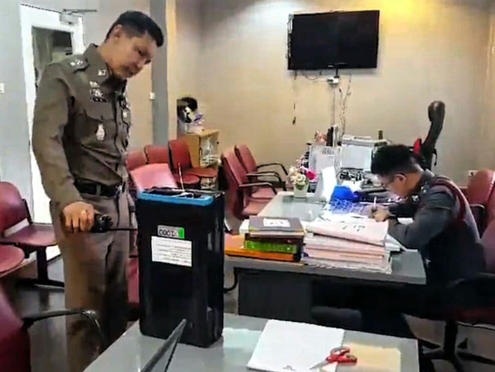 Тайланд. Новости: В Бангкоке рядом с банкоматом нашли кассету с 1,5 млн бат.