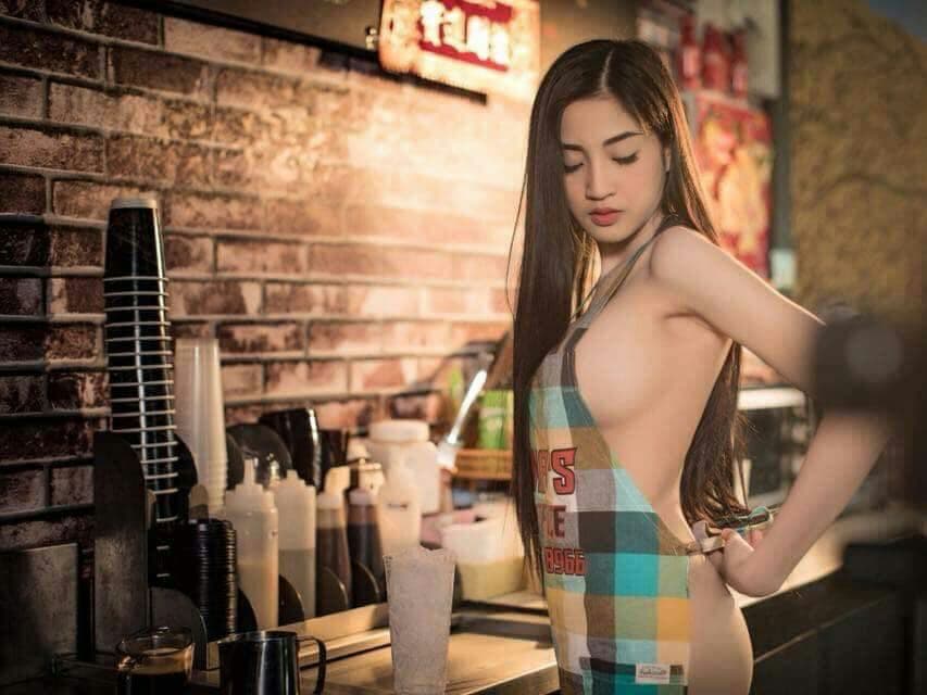 Тайланд. Новости: Девушки в ярости из-за голой официантки в новом кафе Саттахипа. Тайланд. Новости: Девушки в ярости из-за голой официантки в новом кафе Саттахипа.