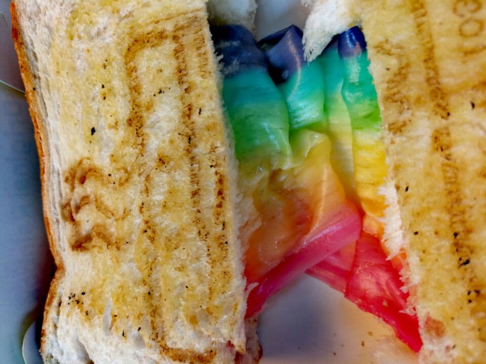 Тайланд. Новости: Жителям Бангкока предложили "сэндвичи с радугой".