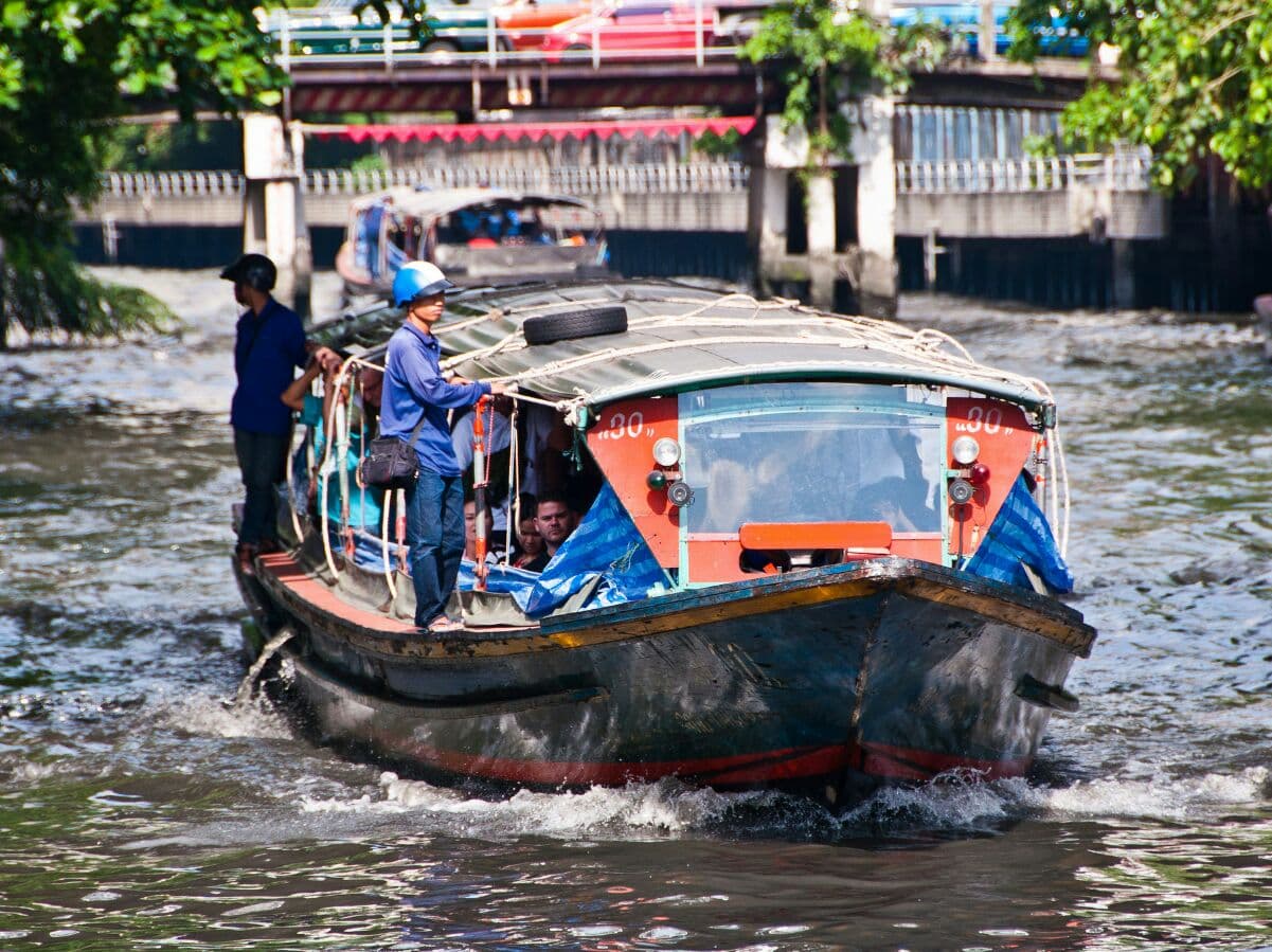 В Бангкоке впервые запустят общественные катера с кондиционером.