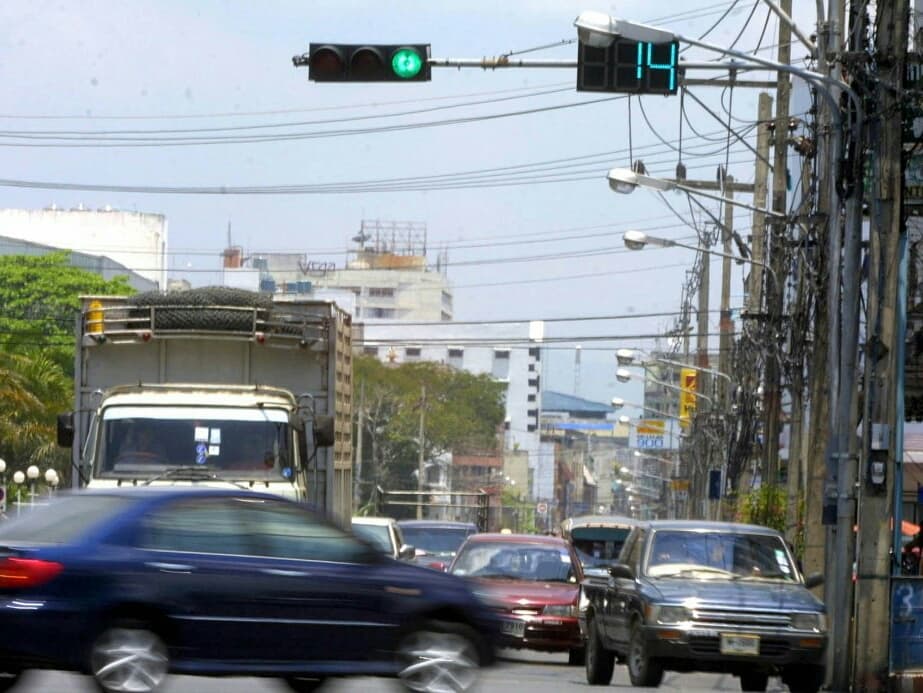 ИИ будет управлять светофорами на всех перекрестках Бангкока.