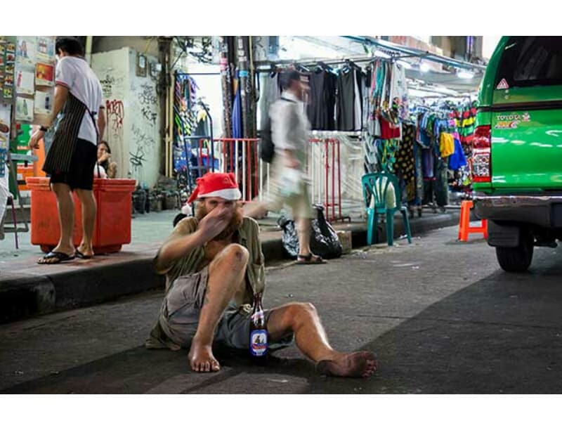 В Бангкоке растёт число бездомных и проституток. В Бангкоке растёт число бездомных и проституток.