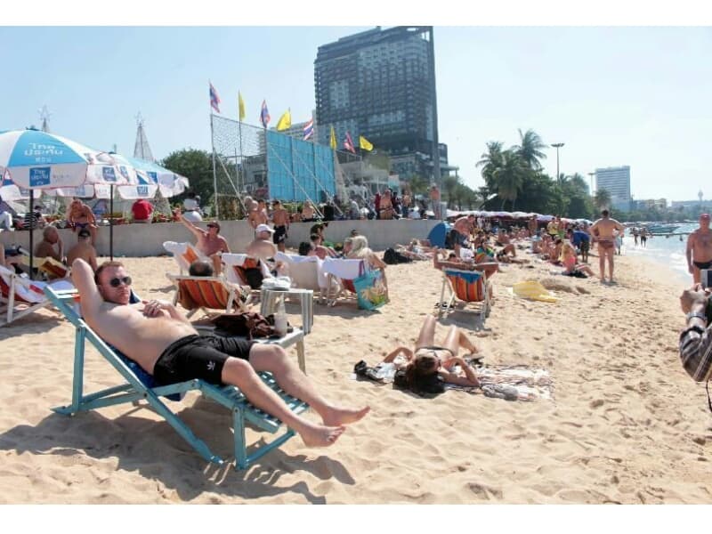 Жёсткие условия пенсионной визы вынуждают 90-летнего старика покинуть Таиланд. Жёсткие условия пенсионной визы вынуждают 90-летнего старика покинуть Таиланд.