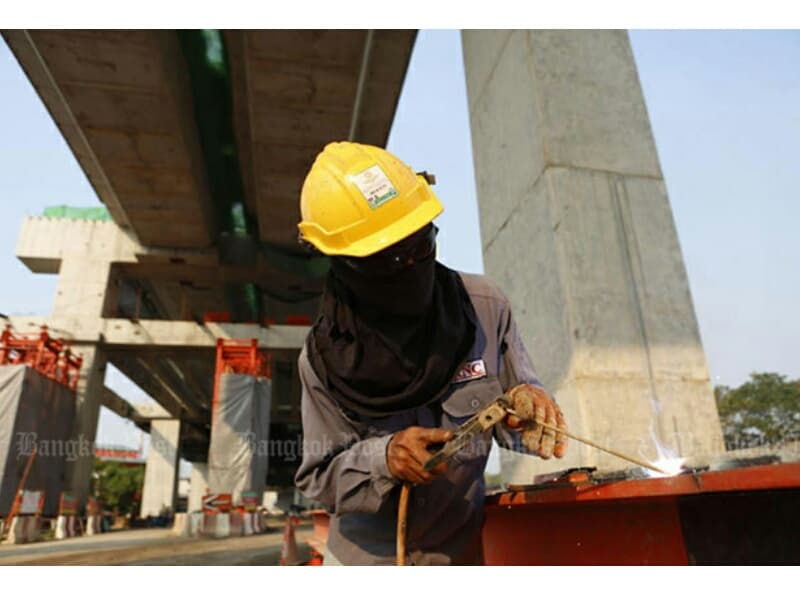 Тайские рабочие потребовали увеличить МРОТ до 360 бат в день.