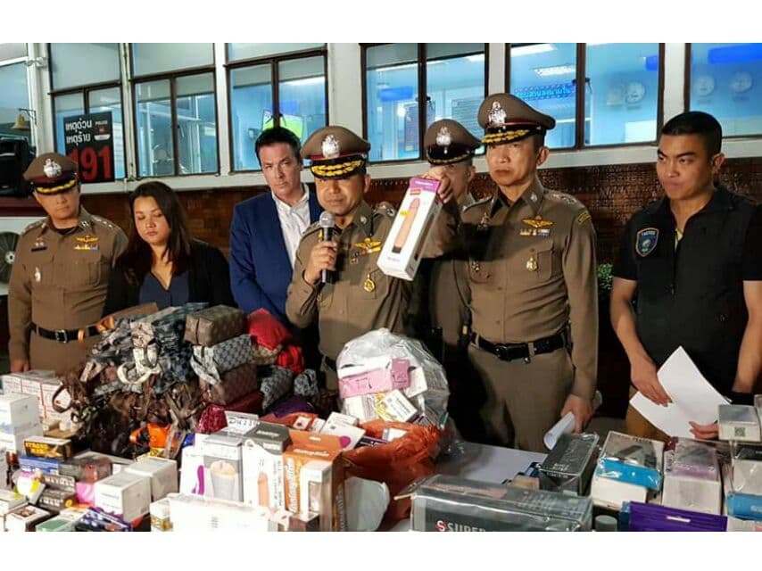В Бангкоке арестовали 8 иностранцев и 5 тайцев, торговавших фальшивой виагрой.