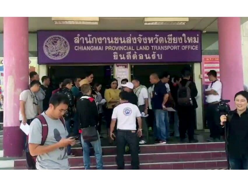 В Чанг-Мае водители общественного транспорта протестуют против GPS-трекеров.