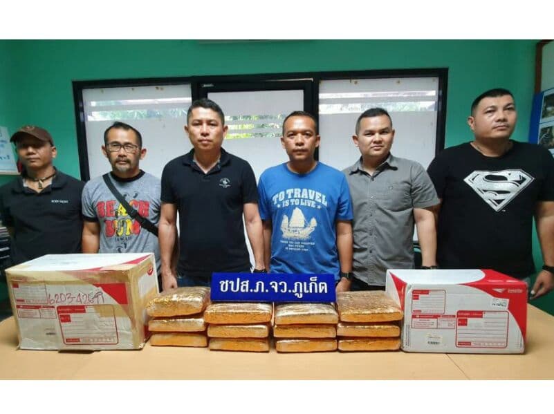 На Пхукете в ходе рейдов перед Сонкраном изъяли уже 14 кг марихуаны. На Пхукете в ходе рейдов перед Сонкраном изъяли уже 14 кг марихуаны.