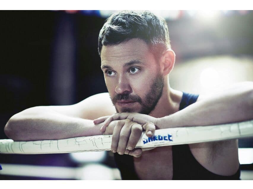 Уилл Янг продал свои награды ради пожертвований в пользу бездомных собак Пхукета.