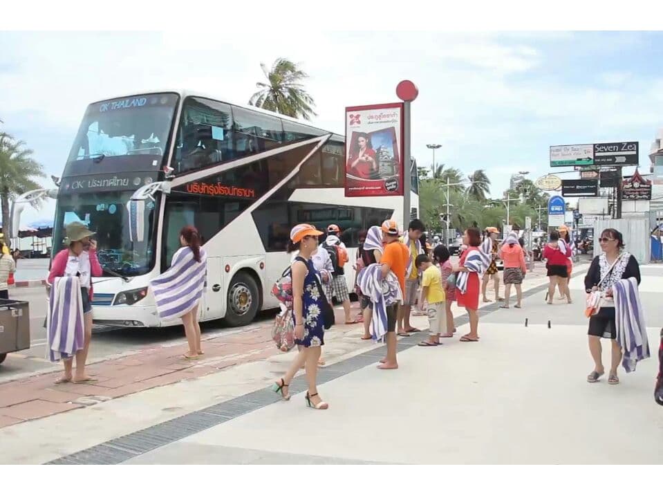 Жителей Паттайи взбесил наплыв туристов из КНР, Индии и арабских стран. Жителей Паттайи взбесил наплыв туристов из КНР, Индии и арабских стран.