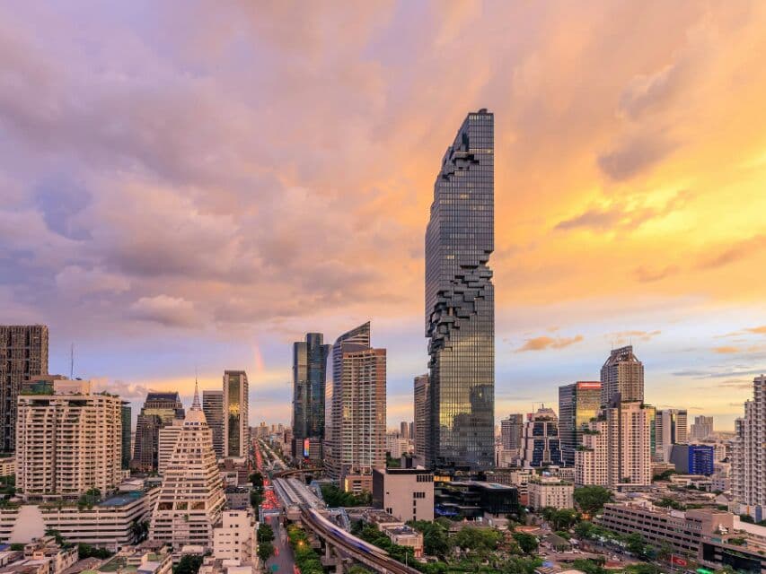 В башне "Mahanakhon" открылся самый высокий в Таиланде ресторан "SkyBar".