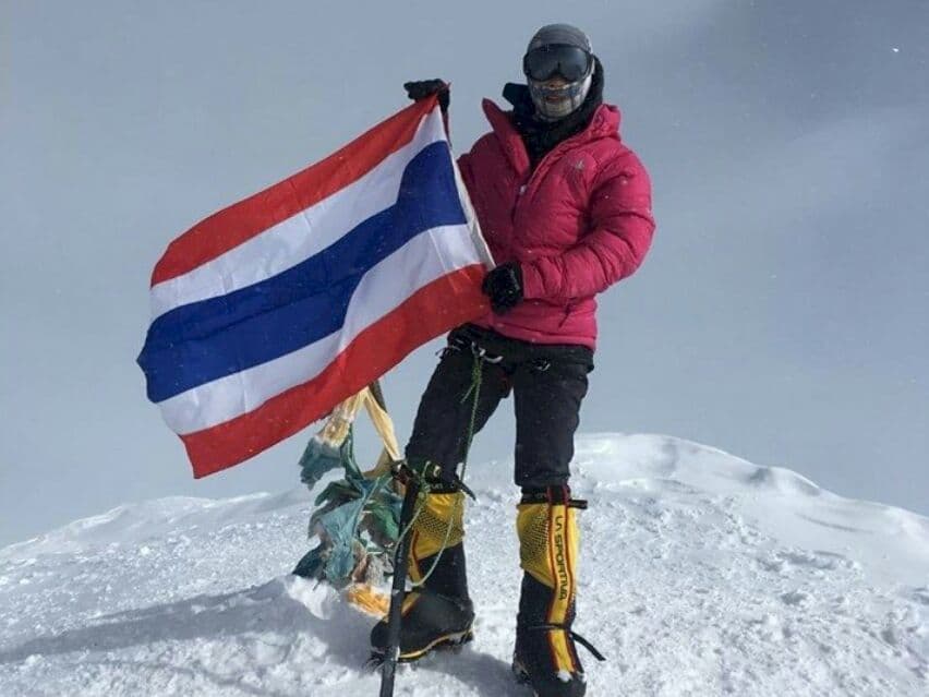 Тайская дантистка покорила 7 высочайших гор планеты.