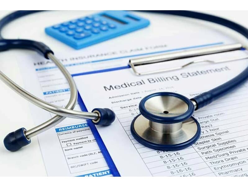 "Рискованные" долгосрочные туристы должны доказывать наличие медстраховки.