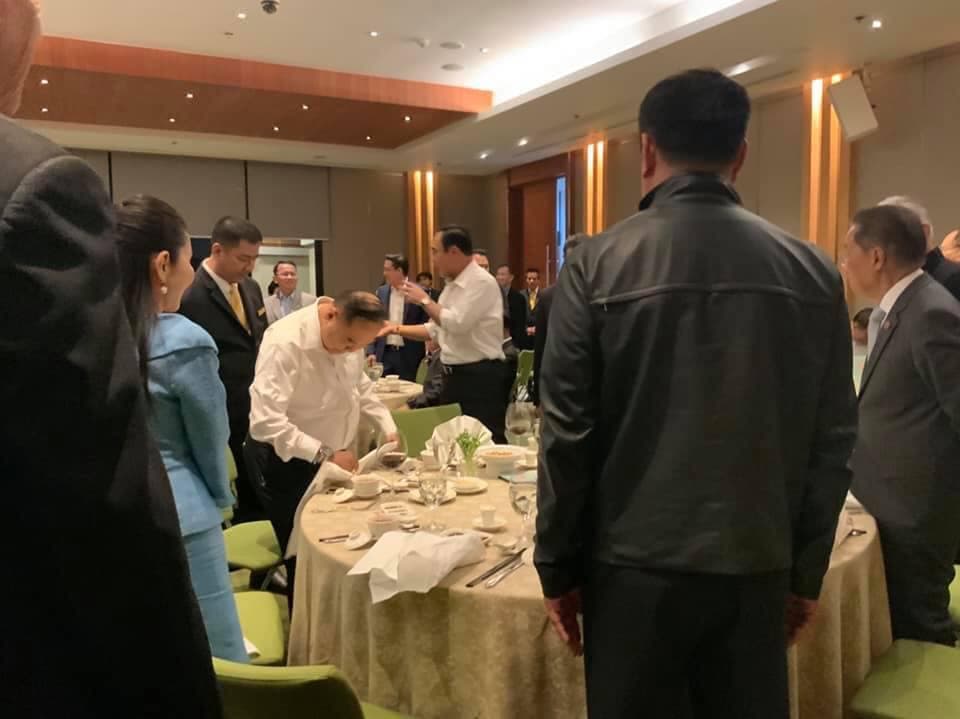 Тайские экологи раскритиковали политиков за вечеринку с супом из акульих плавников.