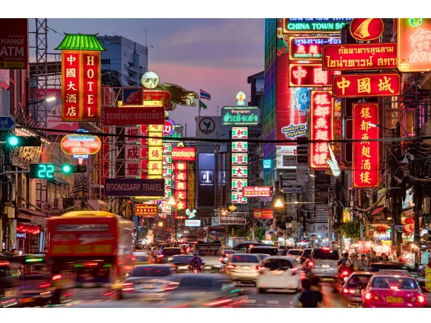 Улица Яоварат в Бангкоке стала пешеходным раем для любителей стрит-фуда. Улица Яоварат в Бангкоке стала пешеходным раем для любителей стрит-фуда.