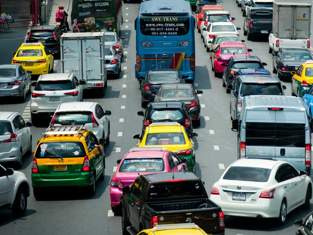 Тайские чиновники решили по средам ездить только на общественном транспорте.