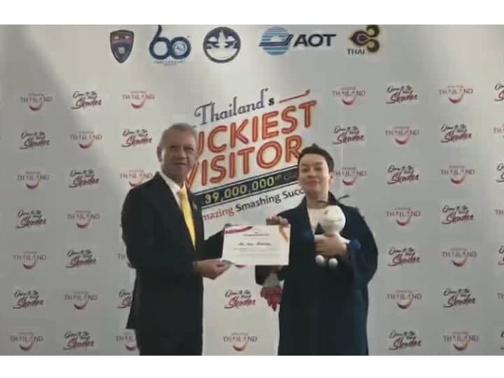 Таиланд торжественно встретил своего 39-миллионного туриста.