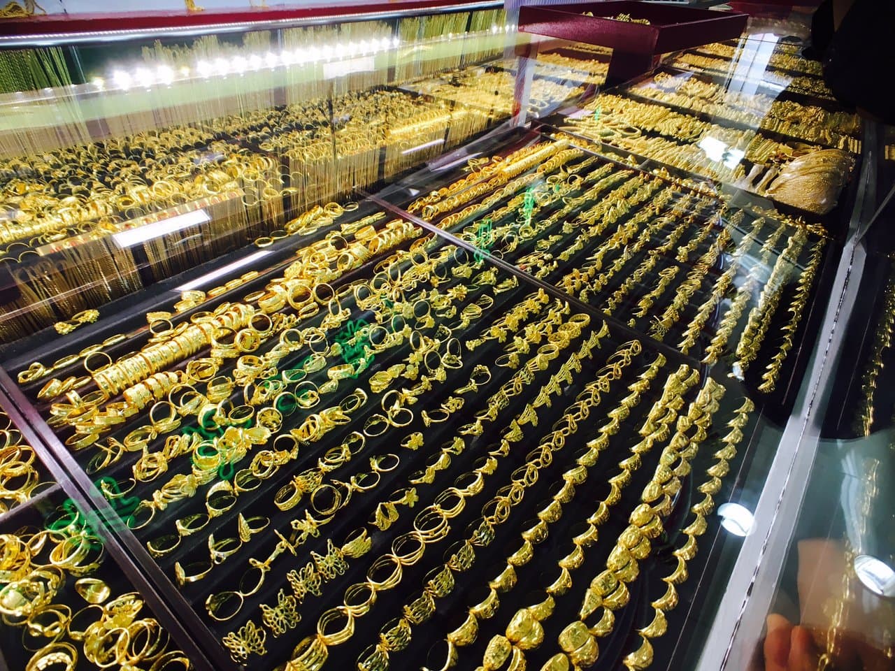 Таец ограбил ювелирку, чтобы там же продать награбленное.