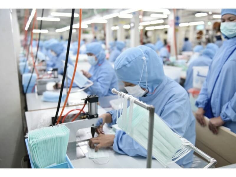 Продажи защитных масок в Таиланде ограничены до 10 шт на человека.