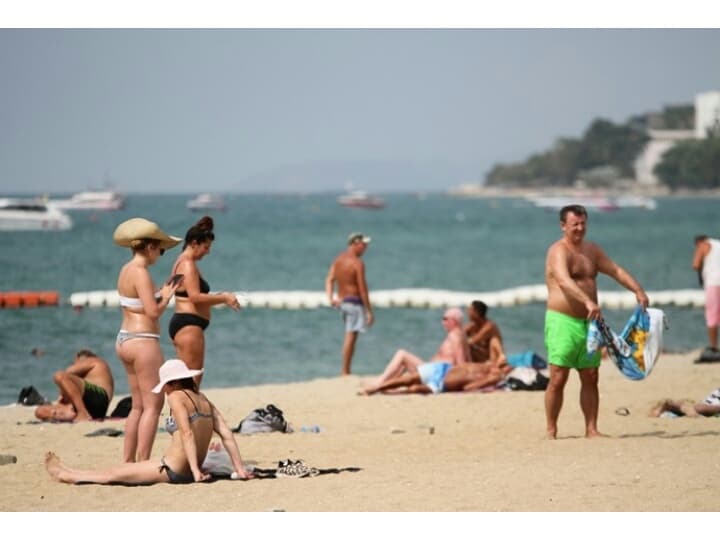 Впервые за долгое время в Паттайе стало видно кого-то кроме китайских туристов.