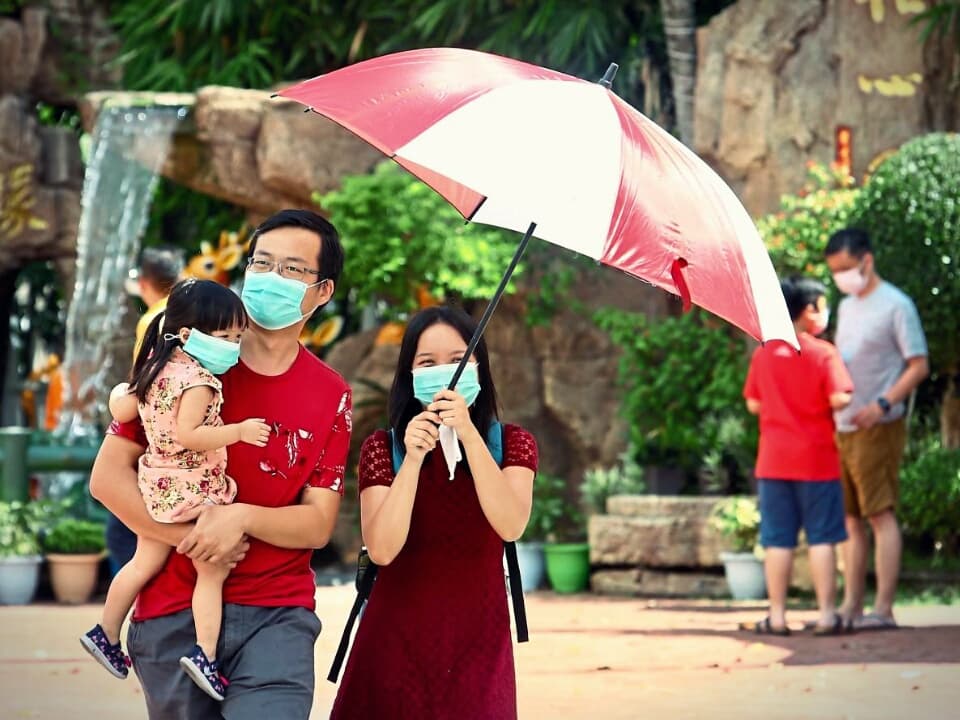 Отменить визы и продлить рабочее время баров предложил министр туризма Таиланда.