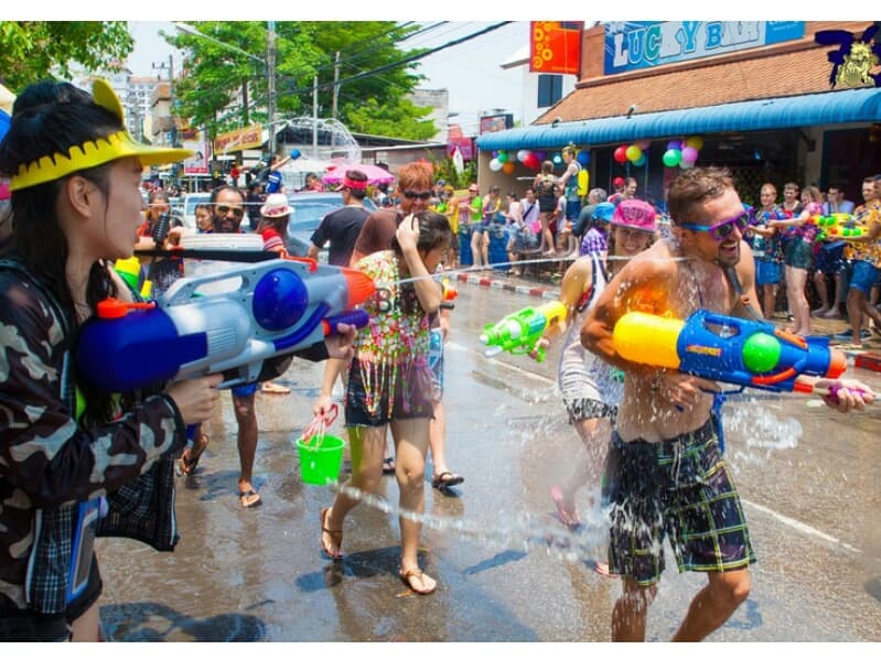 Таиланд продлит Сонкран-2020 для поддержки экономики и туризма.