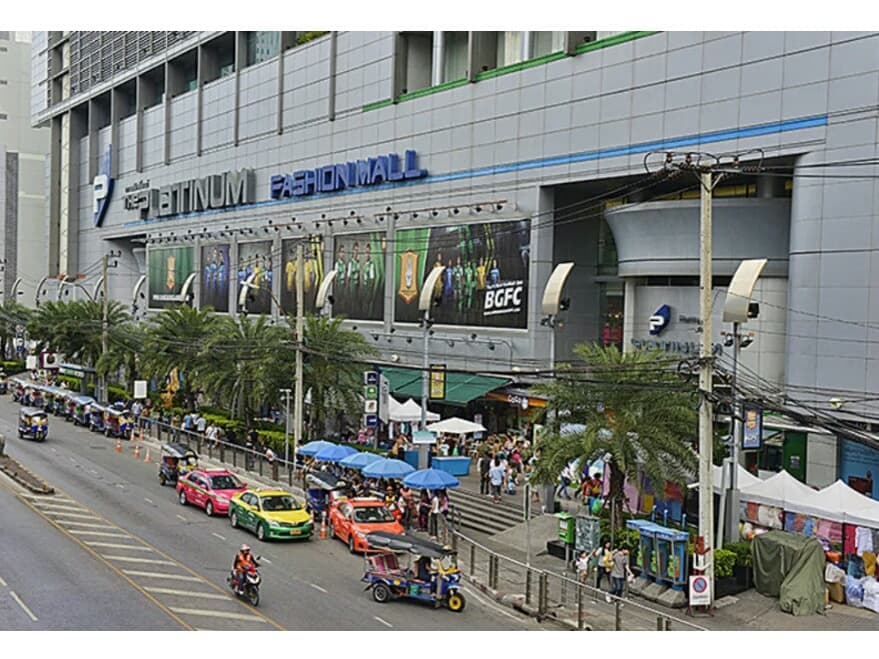 ТЦ Platinum увеличивает скидки, чтобы компенсировать ущерб от covid-19.