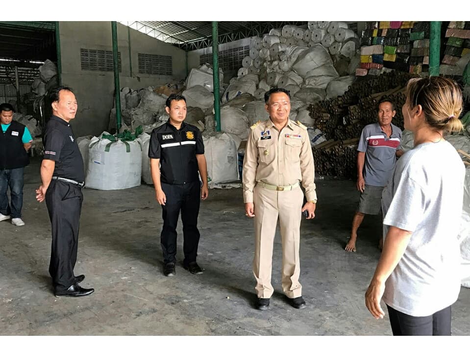 Тайка призналась в продаже 200 тысяч б/у масок через Facebook.