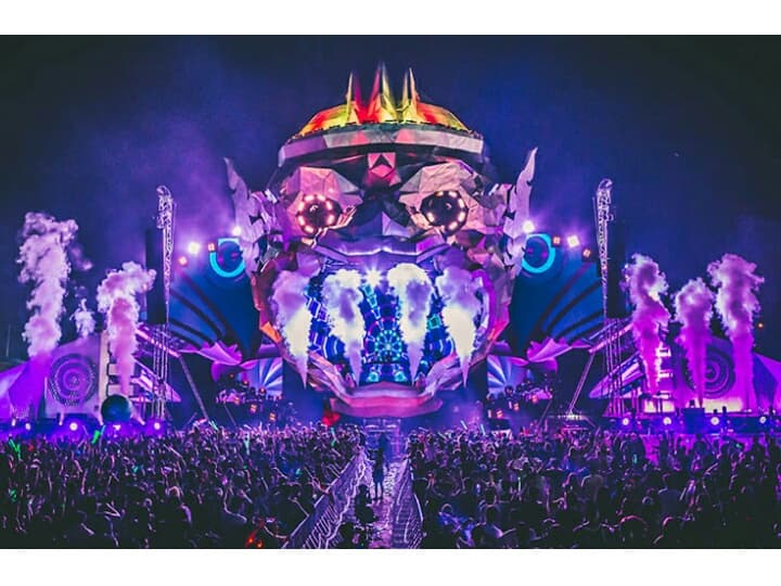 Паттайя отменила все массовые мероприятия как минимум на полгода вперёд.